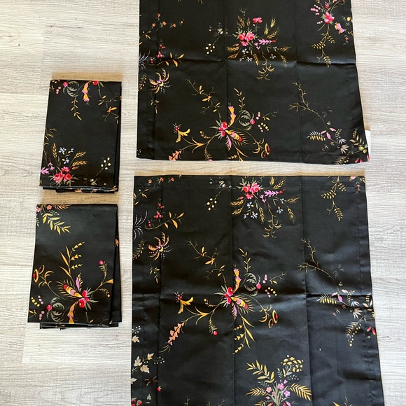 Williams Sonoma Black floral napkin set of 4 NWOT - Picture 9 of 12